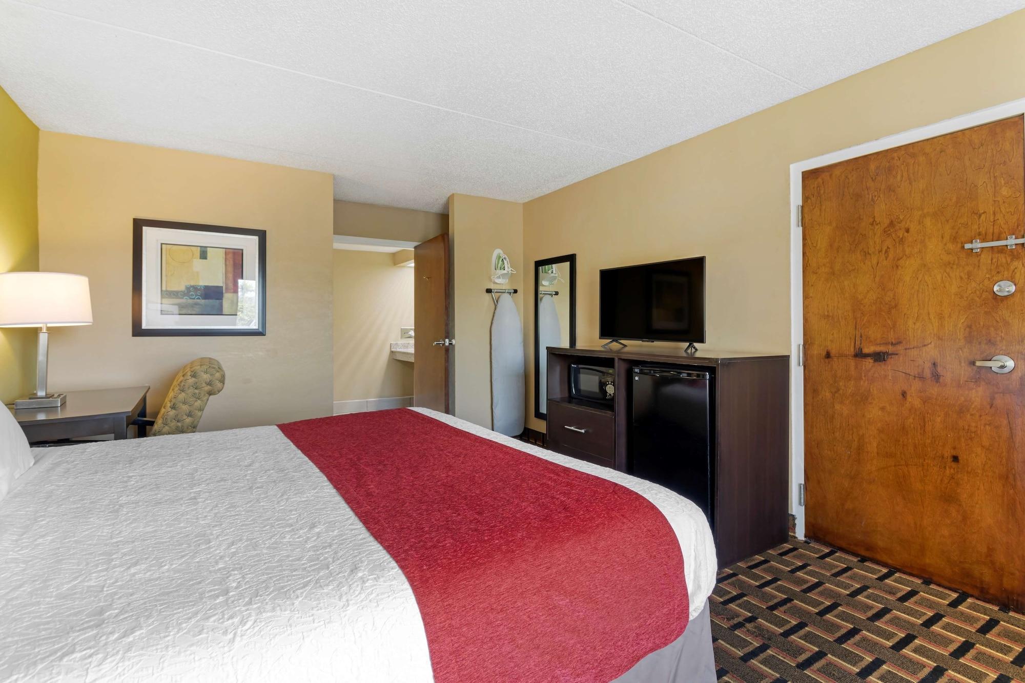 Surestay Hotel By Best Western Lenoir City Bagian luar foto