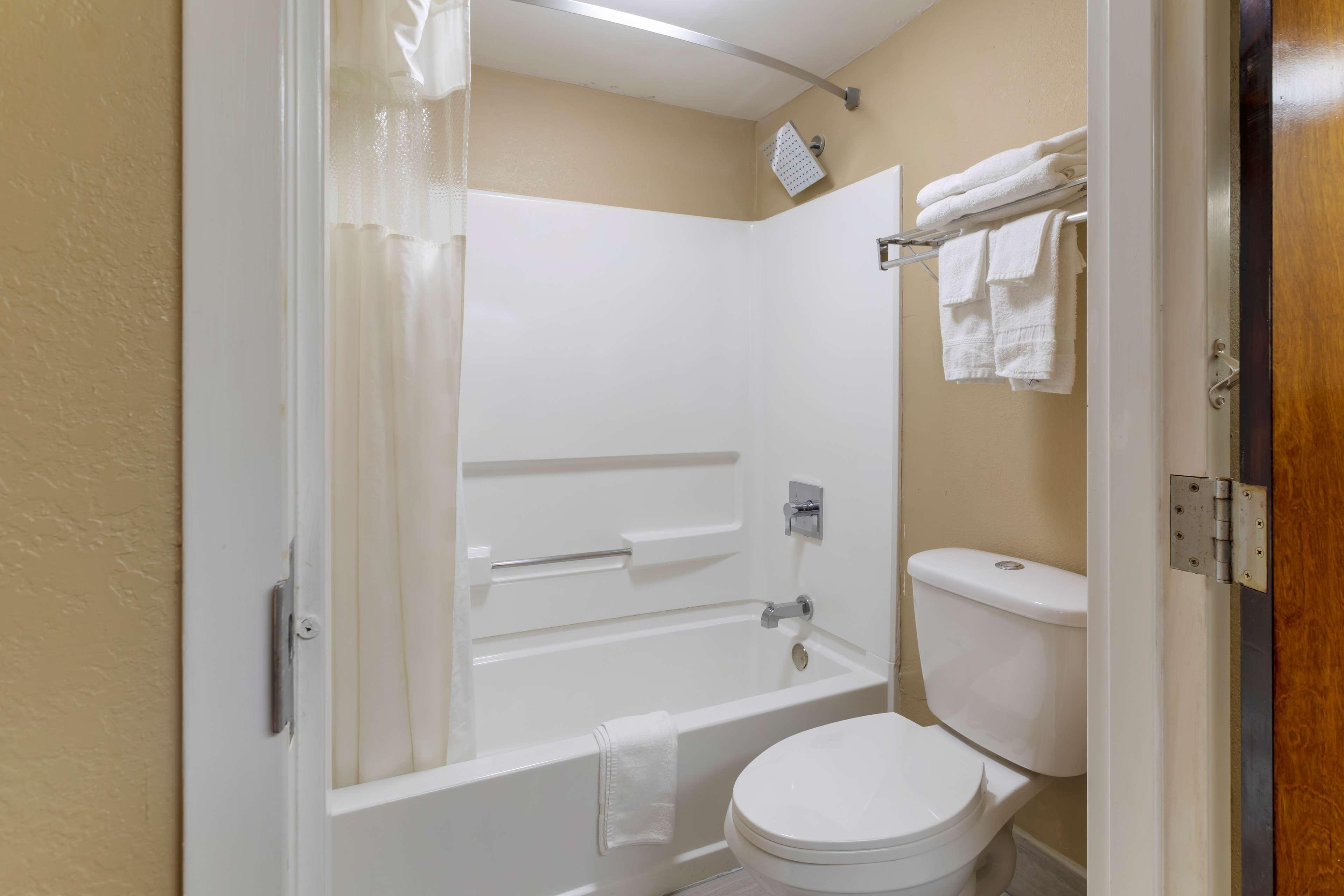 Surestay Hotel By Best Western Lenoir City Bagian luar foto