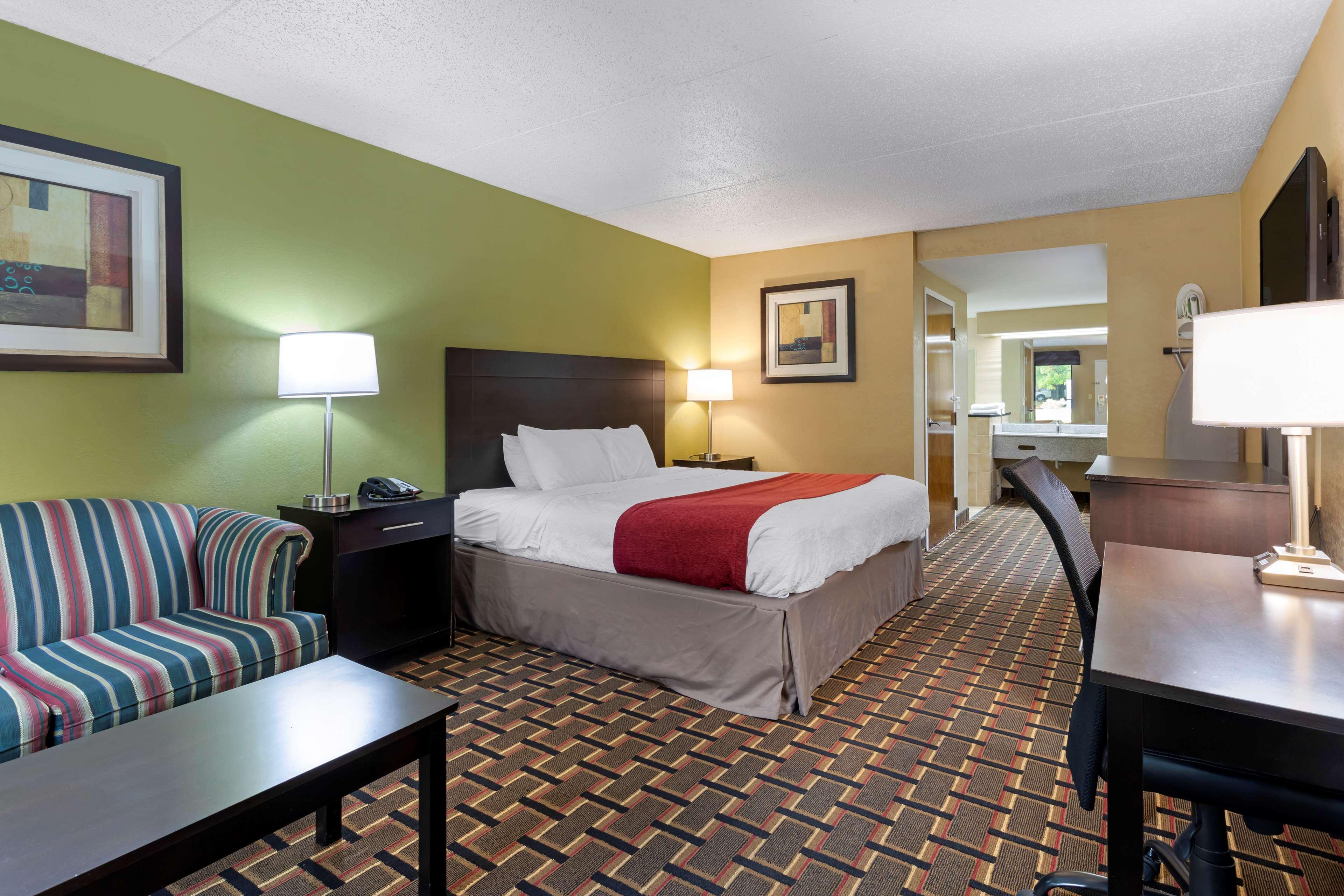 Surestay Hotel By Best Western Lenoir City Bagian luar foto