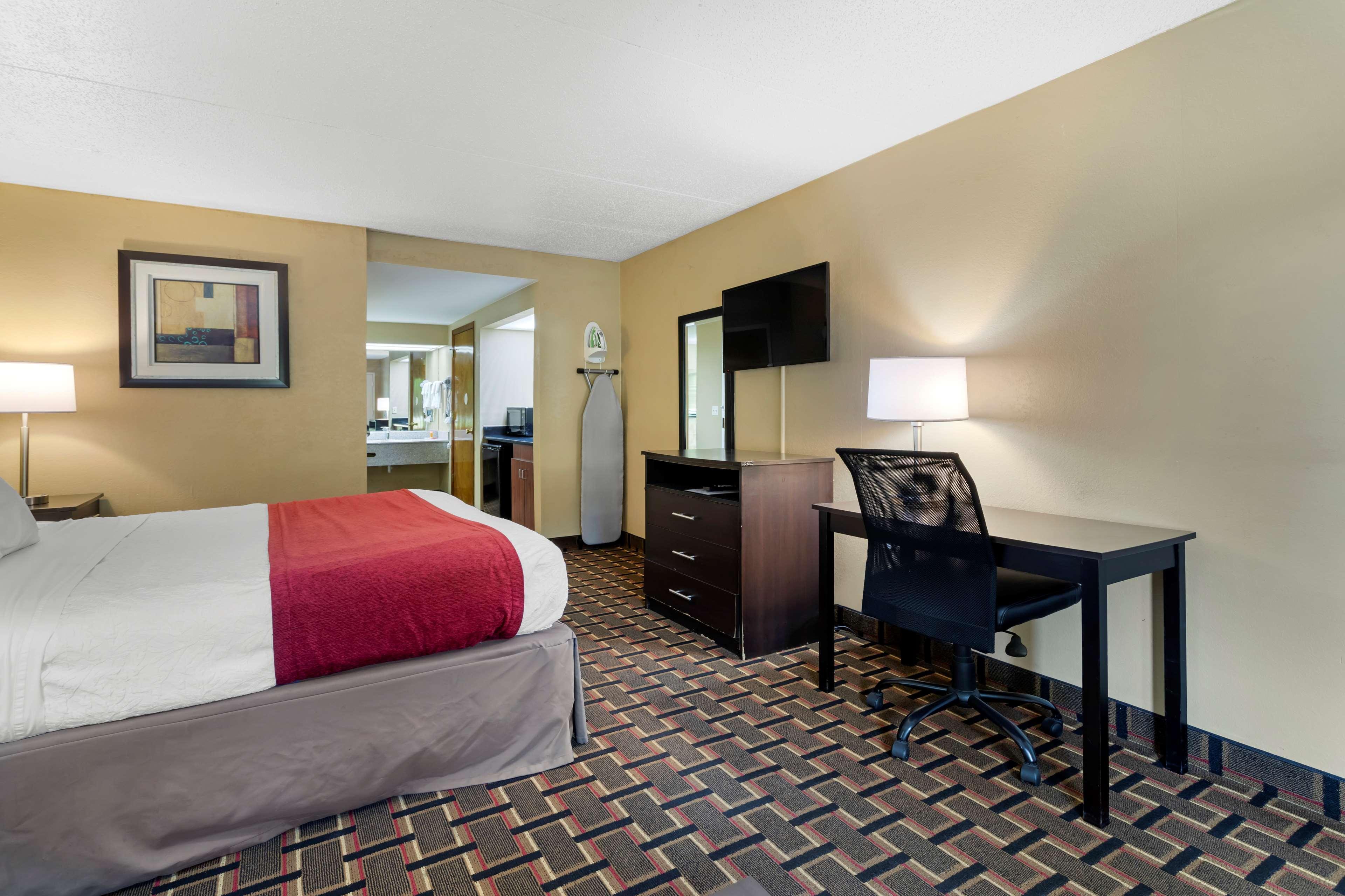 Surestay Hotel By Best Western Lenoir City Bagian luar foto