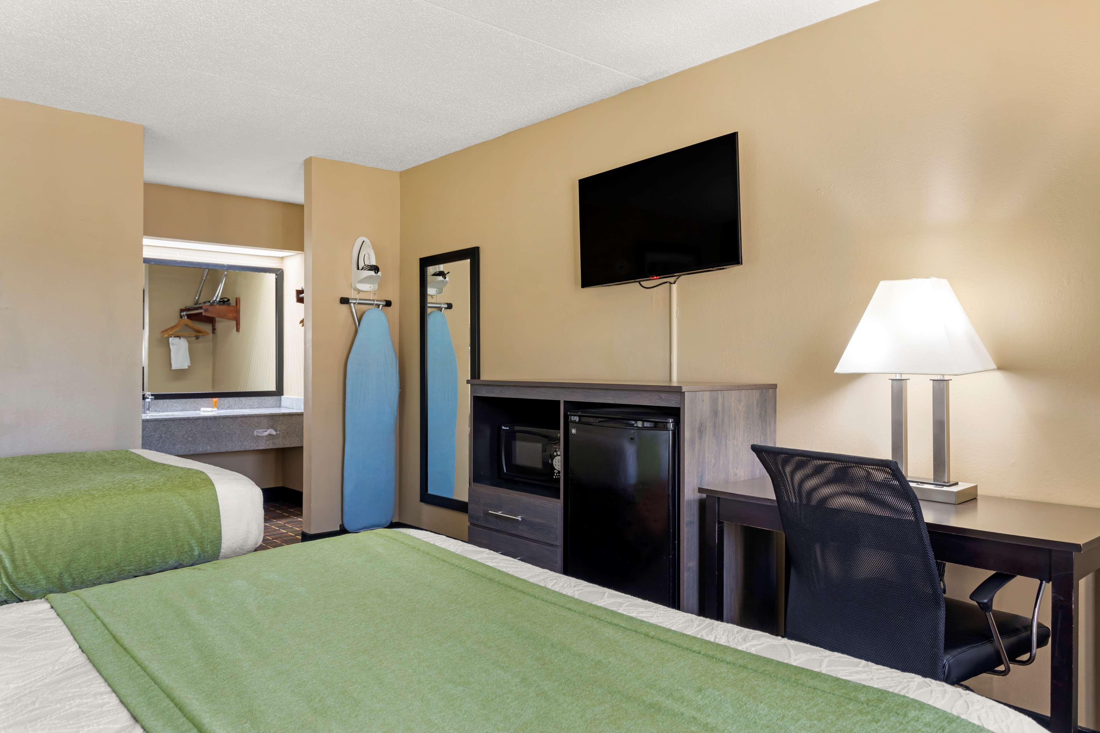 Surestay Hotel By Best Western Lenoir City Bagian luar foto