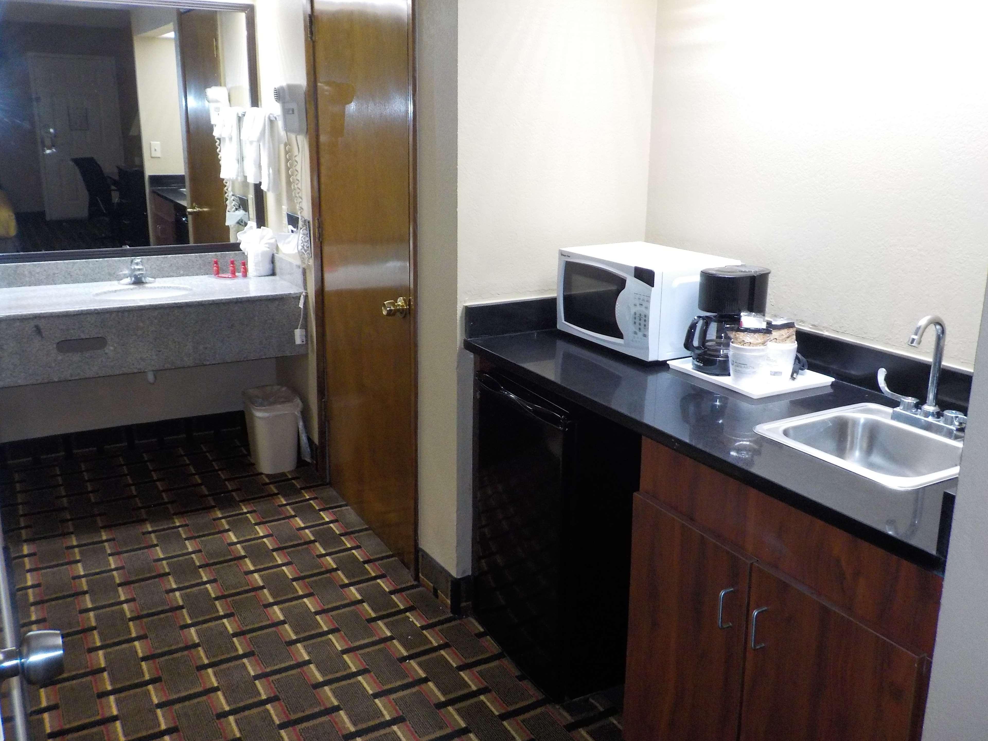 Surestay Hotel By Best Western Lenoir City Bagian luar foto