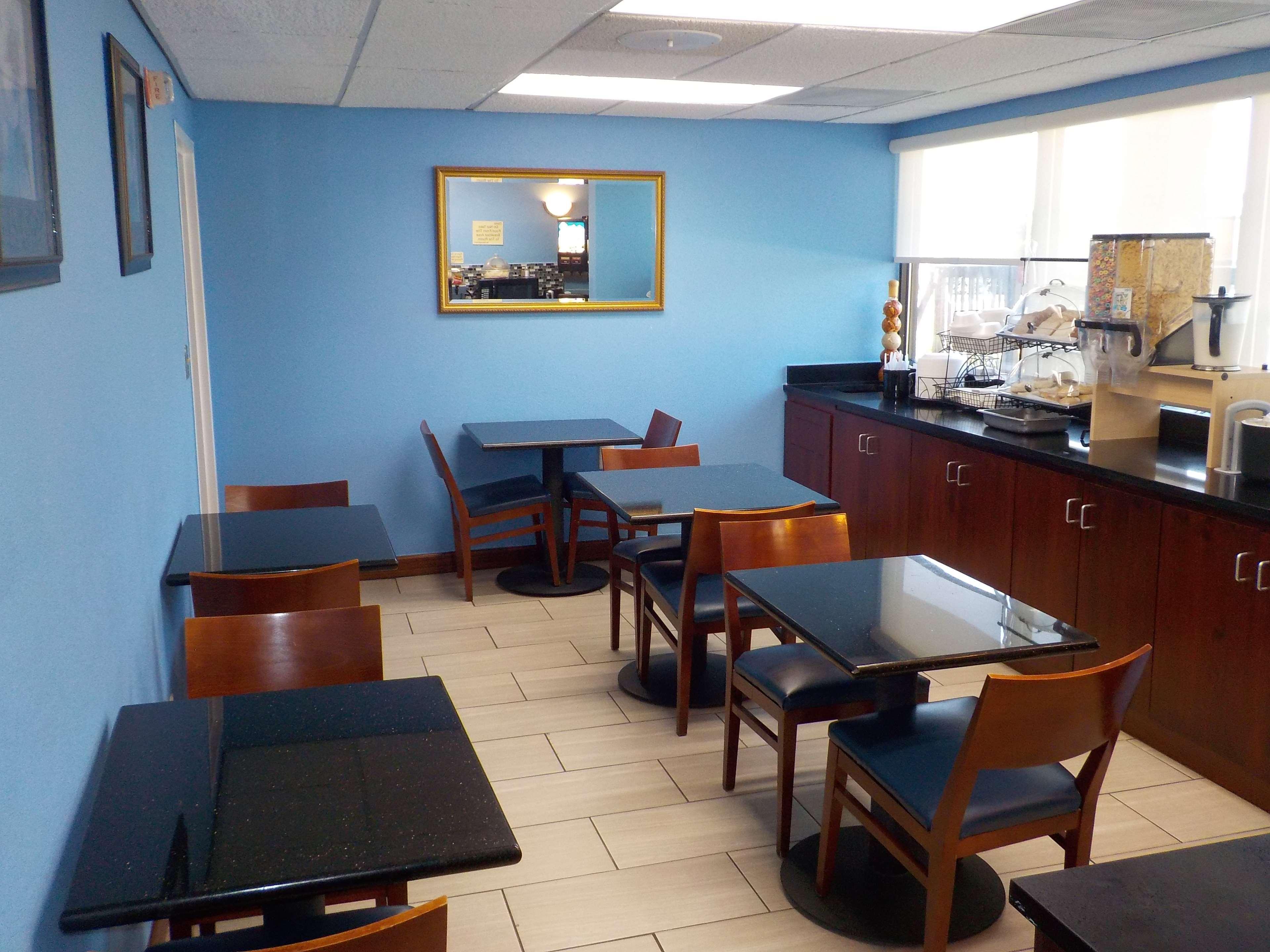Surestay Hotel By Best Western Lenoir City Bagian luar foto