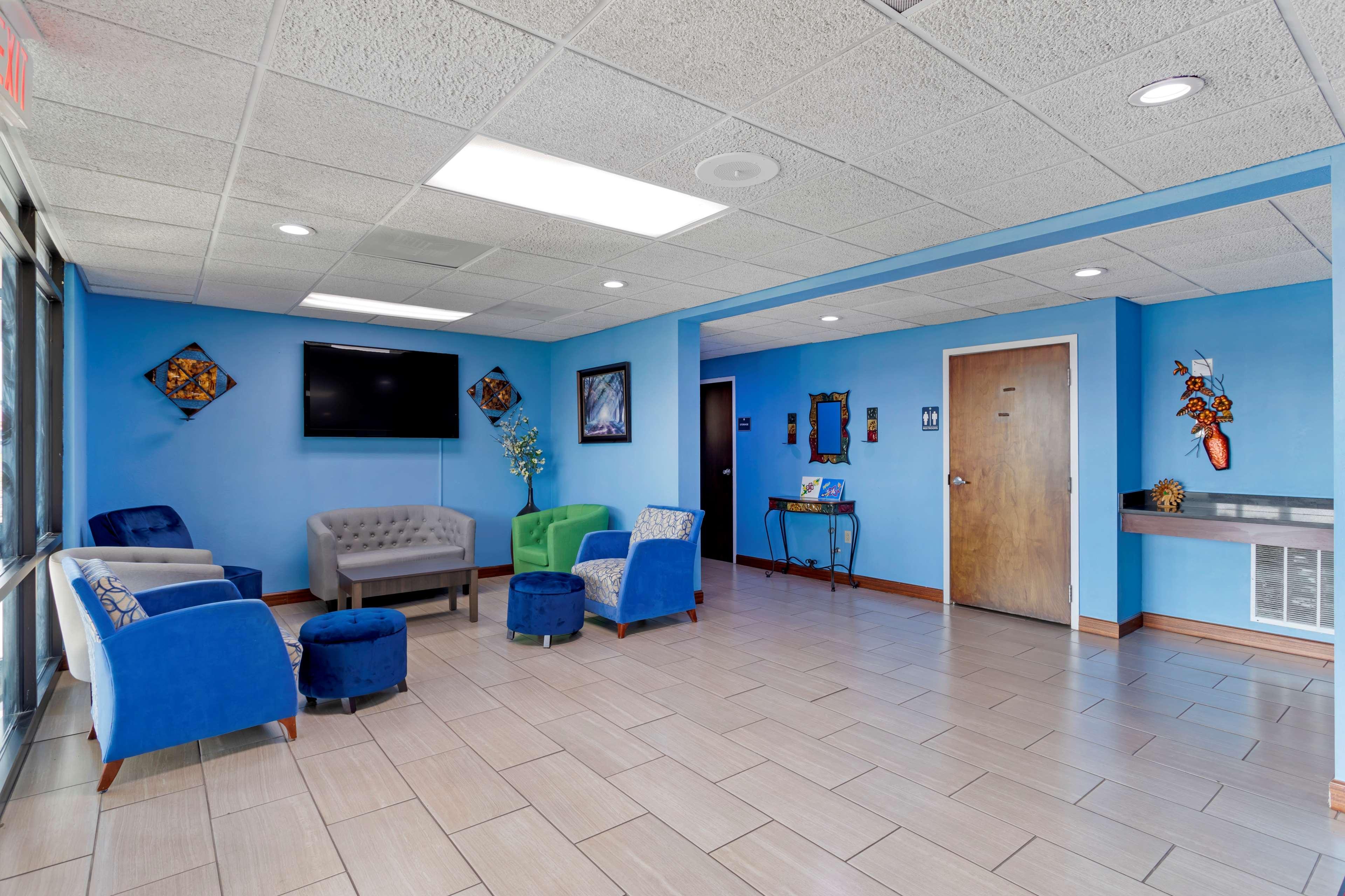 Surestay Hotel By Best Western Lenoir City Bagian luar foto