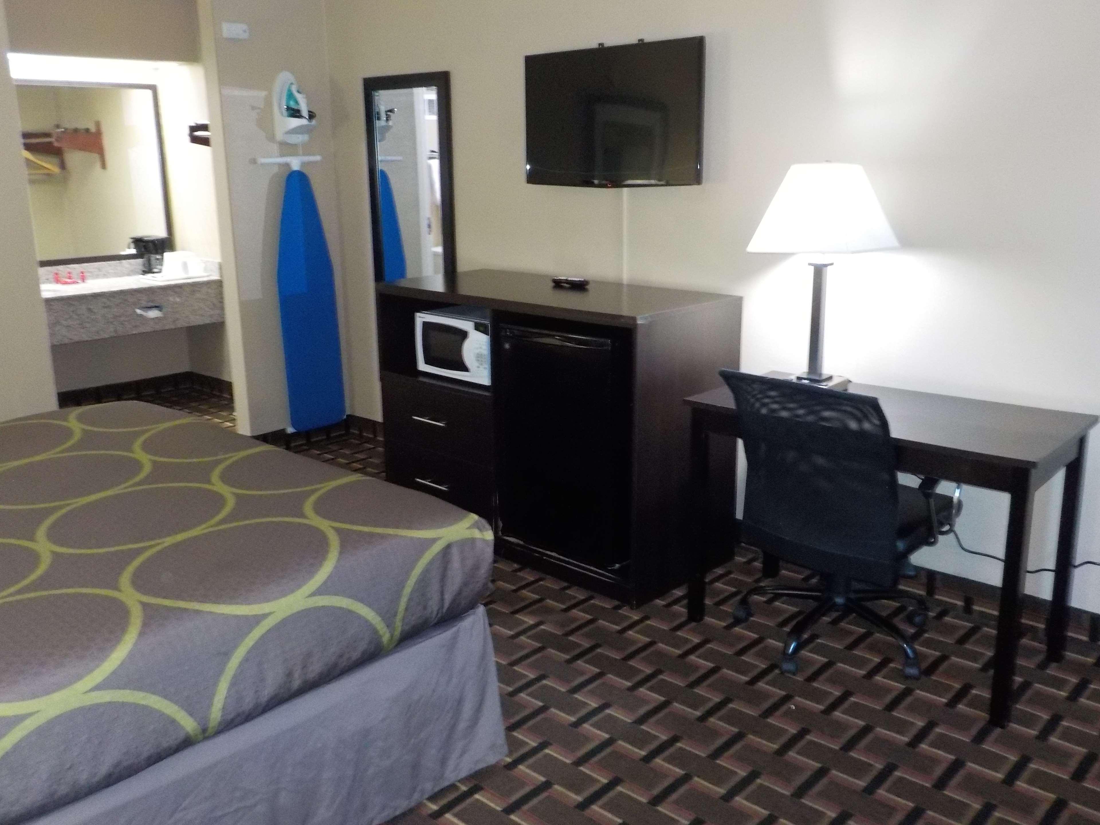 Surestay Hotel By Best Western Lenoir City Bagian luar foto