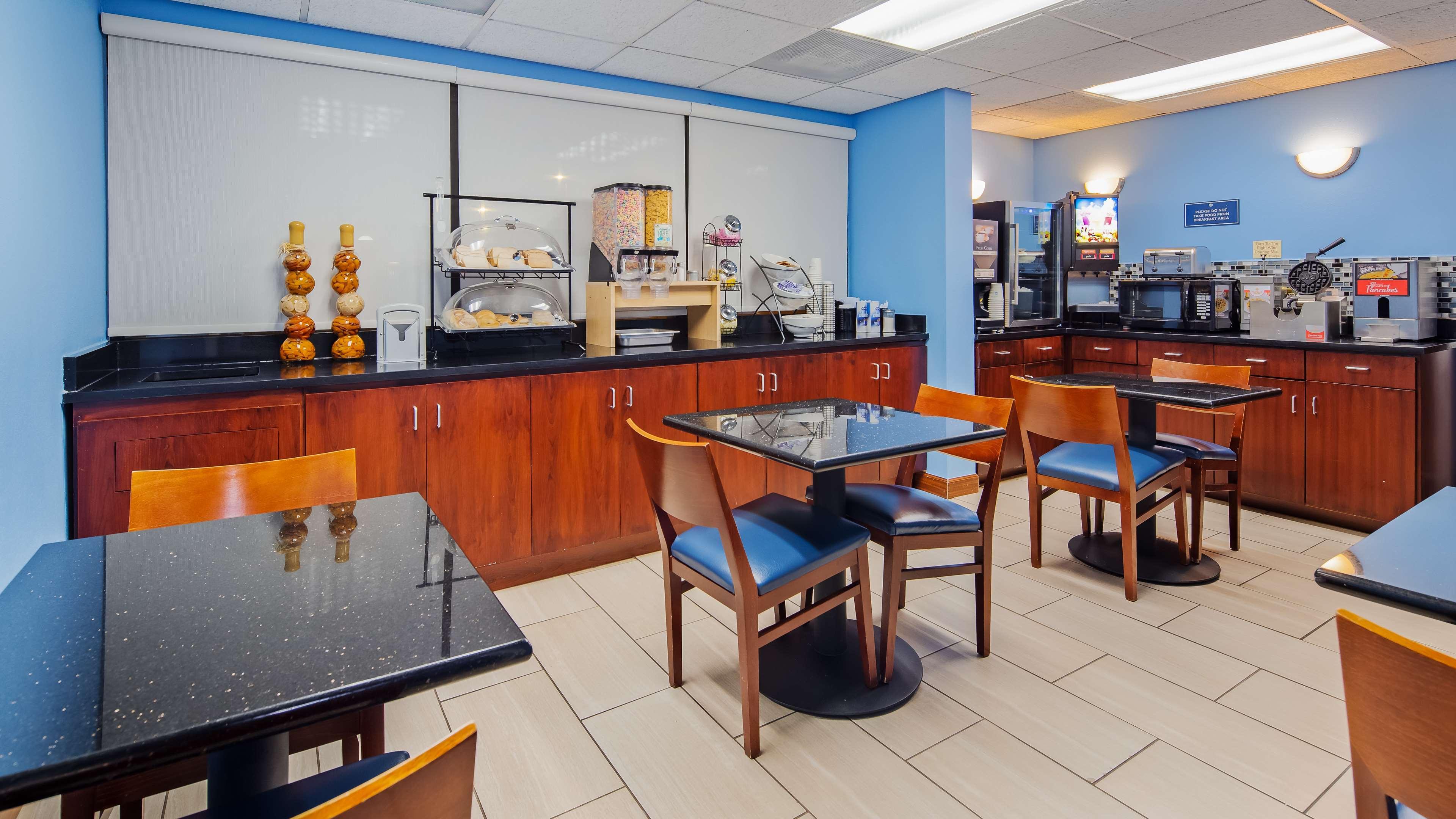 Surestay Hotel By Best Western Lenoir City Bagian luar foto
