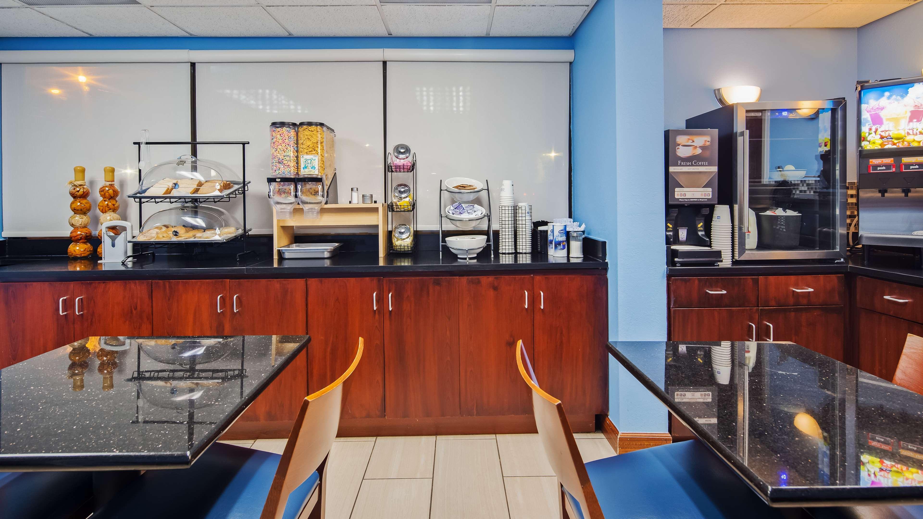 Surestay Hotel By Best Western Lenoir City Bagian luar foto