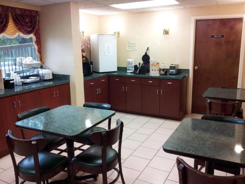 Surestay Hotel By Best Western Lenoir City Bagian luar foto